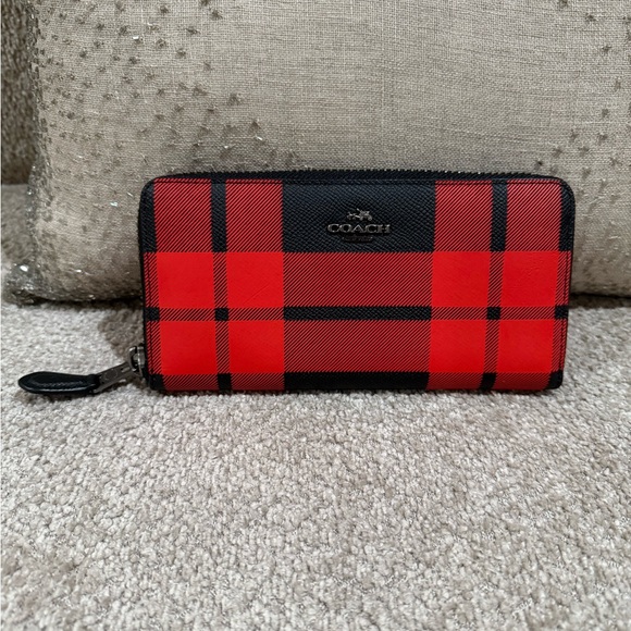 Brand new Coach wallet - Picture 1 of 13
